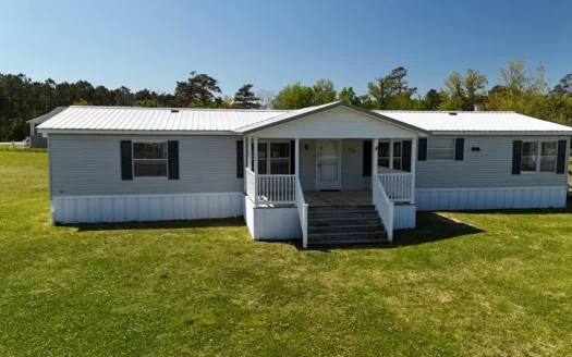 Unrestricted 2-AC Retreat in the Heart of Down East!