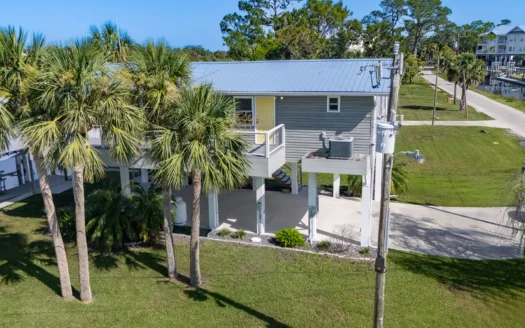 Suwannee Waterfront Home For Sale in Florida