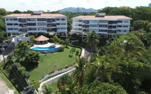 4-Bedroom Beachside Condo with Ocean Views in Mirador Las La