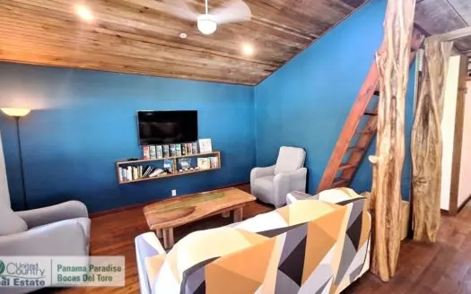 2 Homes for Sale close to the Beach in Bluff Beach, Panama