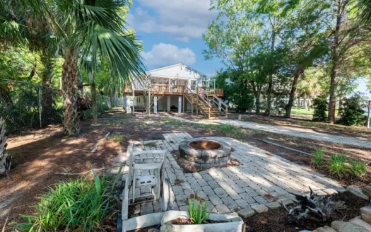 Waterfront Home For Sale in Suwannee, FL