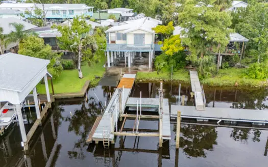 Waterfront Home For Sale in Suwannee, FL