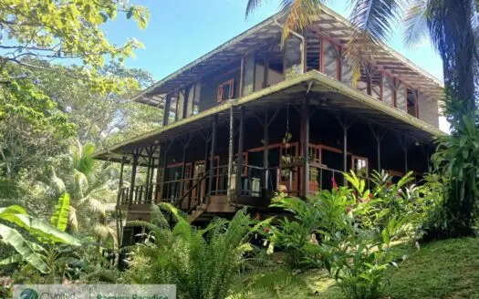 Spacious Two-Story Eco Home in Discovery Bay, Solarte Island