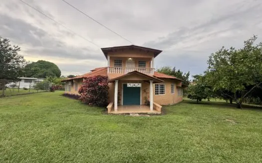 Spacious 5-Bedroom Villa with Private Pool near Coronado