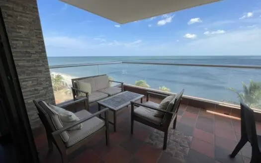 Beautiful 3 Bedroom Beachfront Condo in Nueva Gorgona
