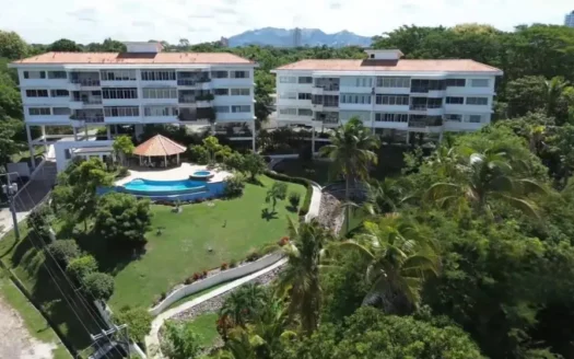 4-Bedroom Beachside Condo with Ocean Views in Mirador Las La