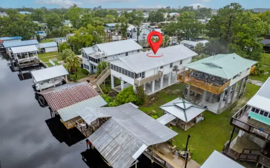 Canal Front Home For Sale in Suwannee, FL