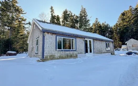 3 Bedroom Ranch in Quiet Coastal Town