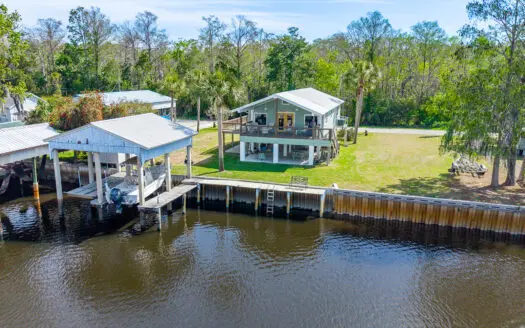 Beautiful Canal Front Home in Suwannee, FL