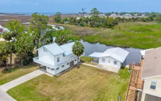 Waterfront Home for Sale in Suwannee FL!