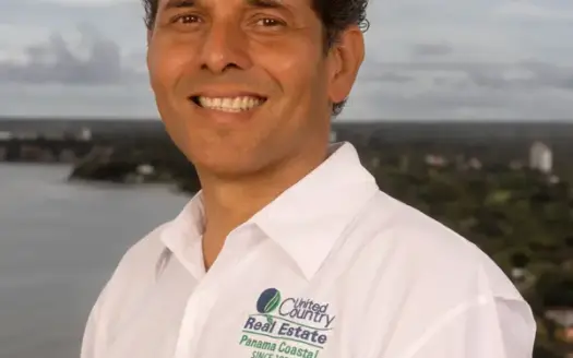 agent profile picture for Roberto Diaz on coastal properties website