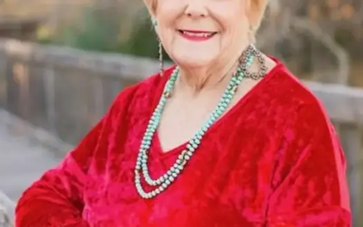 agent profile picture for Vickey Paschal on coastal properties website