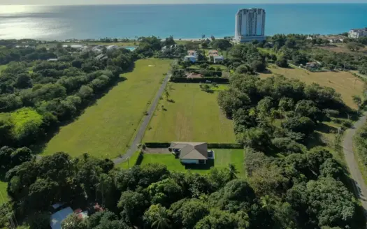 Spectacular Beach Home Near Buenaventura with Direct Beach Access