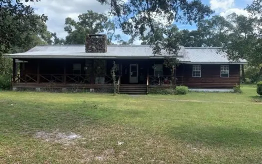 Beautiful Cedar Log Home with in Ground Pool and Hot Tub.