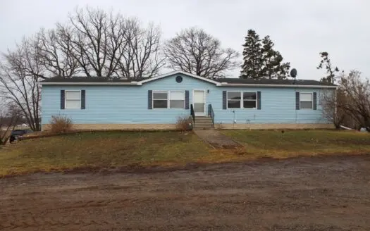 Hobby Farm/ Country Home with 5br/3ba W/acreage-central Mn