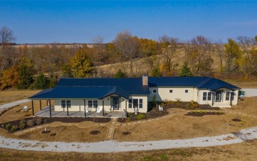 Beautiful Country Home – Custom Features, Acreage & Views!