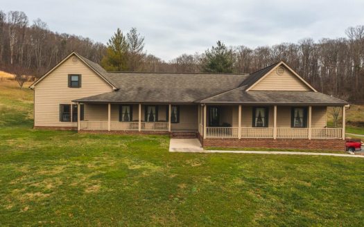 3 Br, 2 Ba Home in East Tn on 8 Acres for Sale