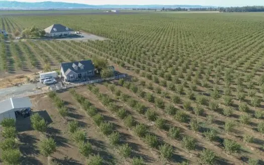 Northern California Country Properties with 2 Homes & Acres