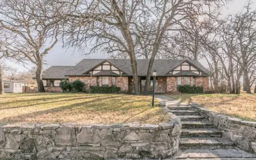 Springtown Isd Corner Lot 4 Bedroom 2 Bath, Office, and Shop