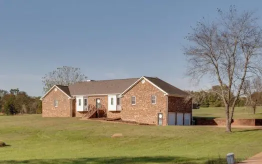 Country Estate with Acreage for Sale in Maury Co., Tennessee