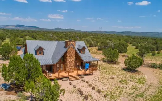 Available Arizona Log Home, off Grid, Private Well for Sale