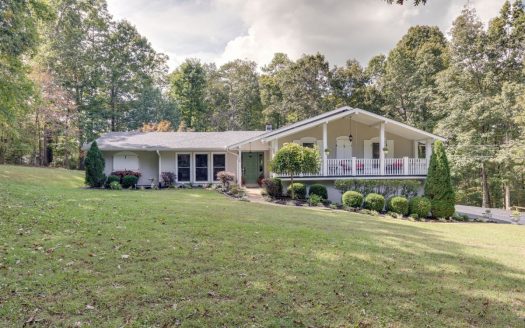 Country Home Near Golf Course for Sale in Hohenwald, Tn
