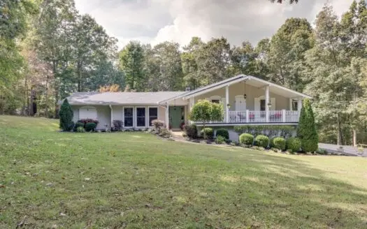 Country Home Near Golf Course for Sale in Hohenwald, Tn