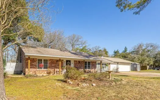 Home with Barn for Sale in Hilltop Lakes, Tx