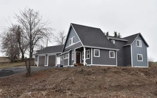 Country Home on 1.3 Ac Located Just Minutes from Moscow, Id