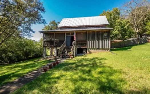 Cabin for Sale in Leipers Fork Tennessee