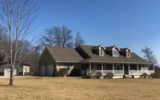 For Sale Beautiful Country Home Minutes from Town