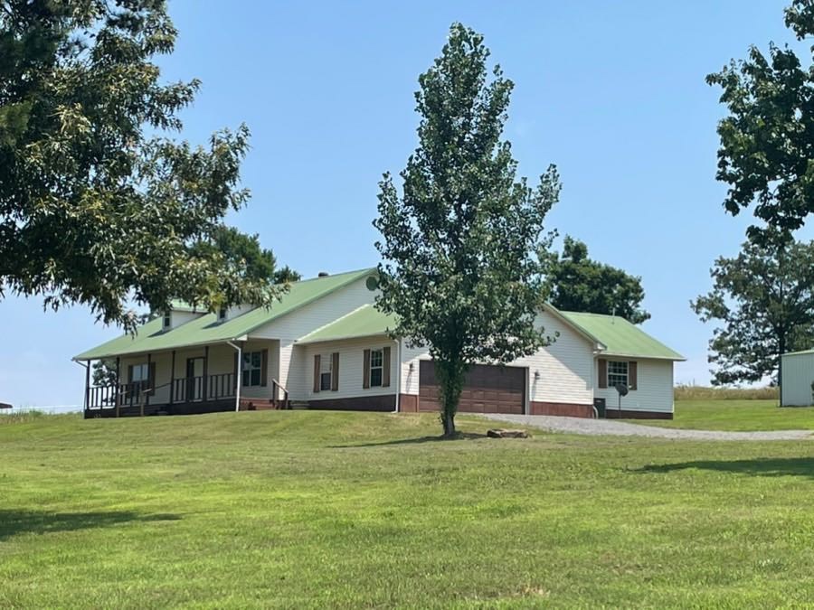 COUNTRY HOME FOR SALE ON 5 ACRES IN WISTER OK