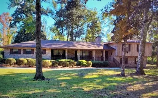 Beautiful Country Home!