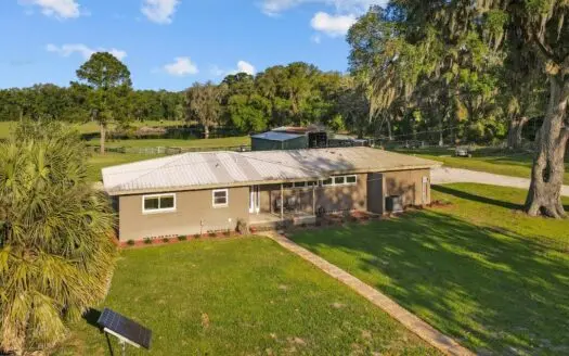 Beautiful Country Home on 40 Acres!