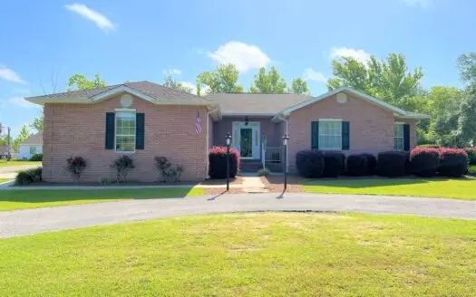 4 Bedroom Home with Pool and Guest House