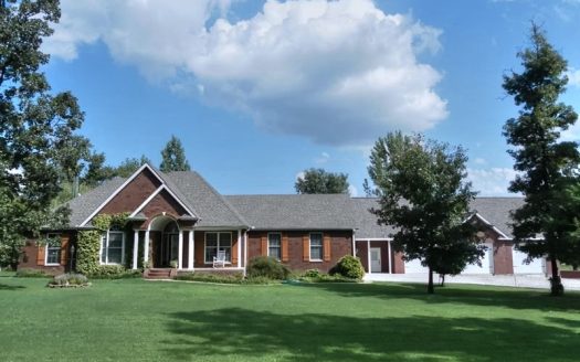 Custom Home with Spacious Office Building in West Plains, Mo