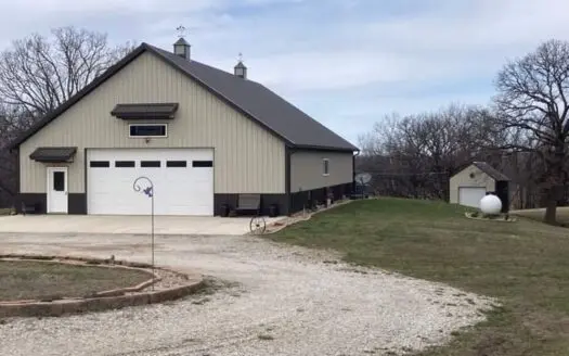 Country Living on 8 Acres in Livingston County