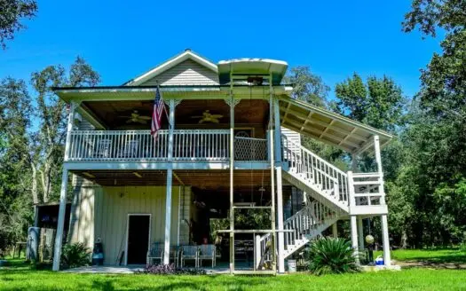 Gorgeous Suwannee Riverfront Home on 0.81 Acres!!