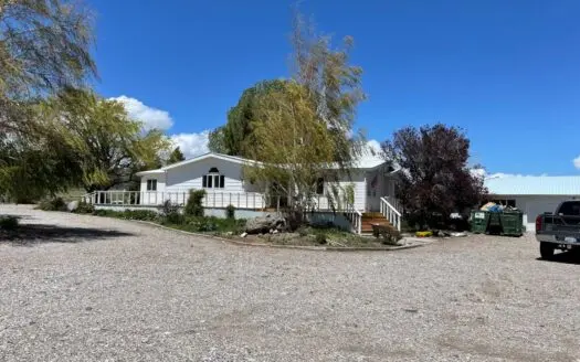 3bed/2bath Manufactured Home with 1949 Sq.ft and 80 Acres.