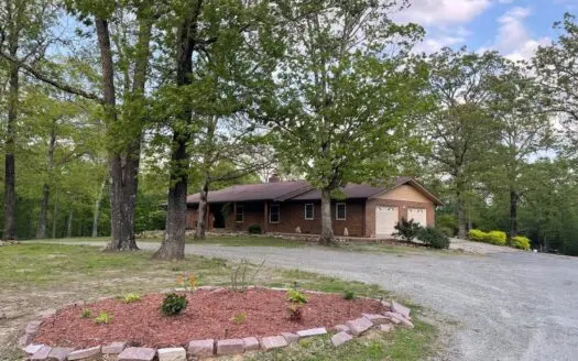 Beautiful 3-br, 3-ba Brick Home W/inground Pool: