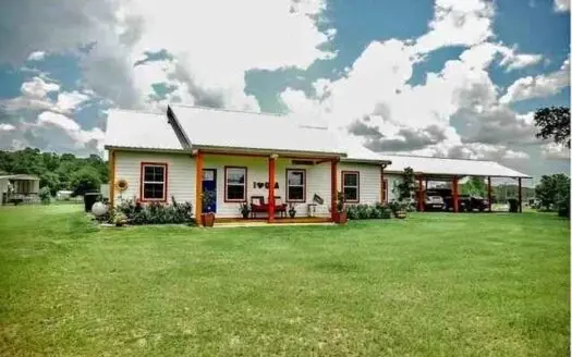 Country Style Home for Sale in Trenton!