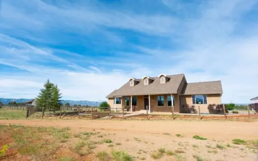 Well Maintained Stucco Home for Sale in Mancos, Colorado!