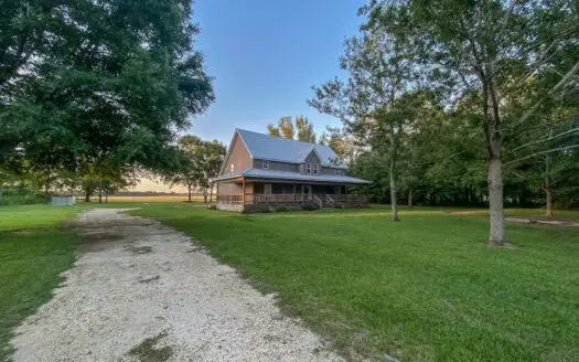 6 Bed / 4.5 Bath Home for Sale with 2.65 Acres in Geneva, Al