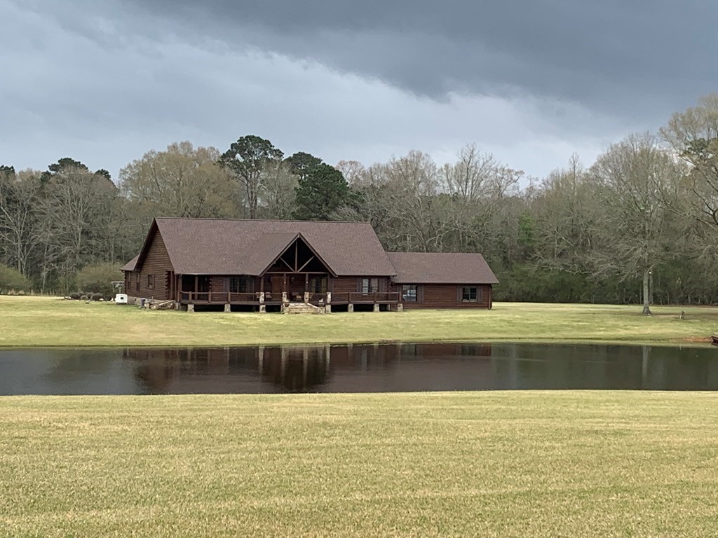 Lakefront Lodge For Sale Covington County Mississippi