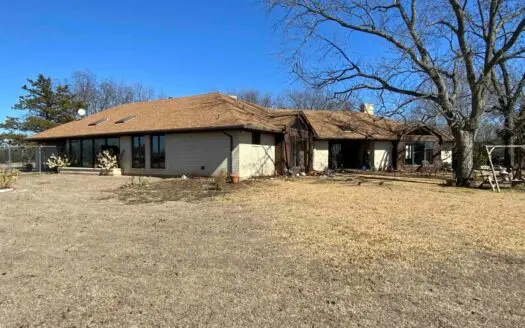Country Home W/ In-ground Pool for Sale in Van Alstyne, Tx!