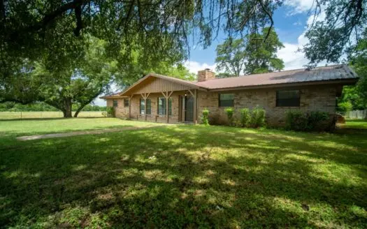 Come Live in the Country on 0.68 Acres in Cameron, Texas