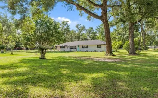 Beautiful Remodeled 3/2 Home in Trenton Florida!