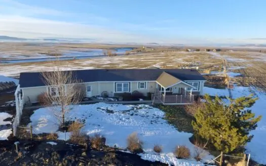 Country Home with Western Touches in Idaho County