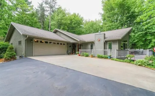 Home for Sale in Iola, Wi