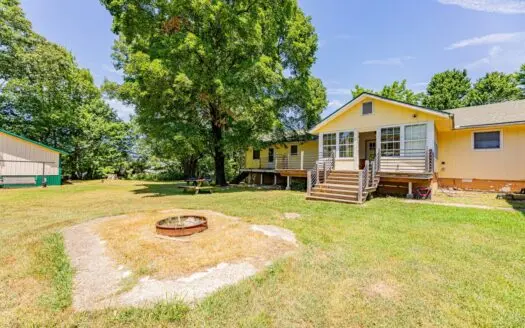 Home for Sale on 1.4 Acres on Outskirts Of Pea Ridge